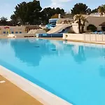 Avec Piscine Partagee A 36 M² *
