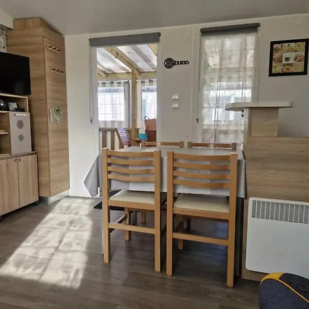 Avec Piscine Partagee A 36 M² Prázdninový dům *
