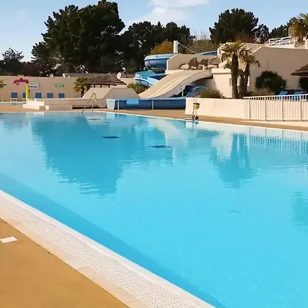 Avec Piscine Partagee A 36 M² *