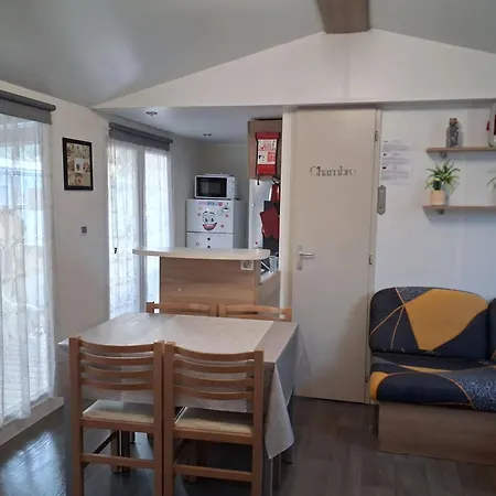 Prázdninový dům Avec Piscine Partagee A 36 M² *